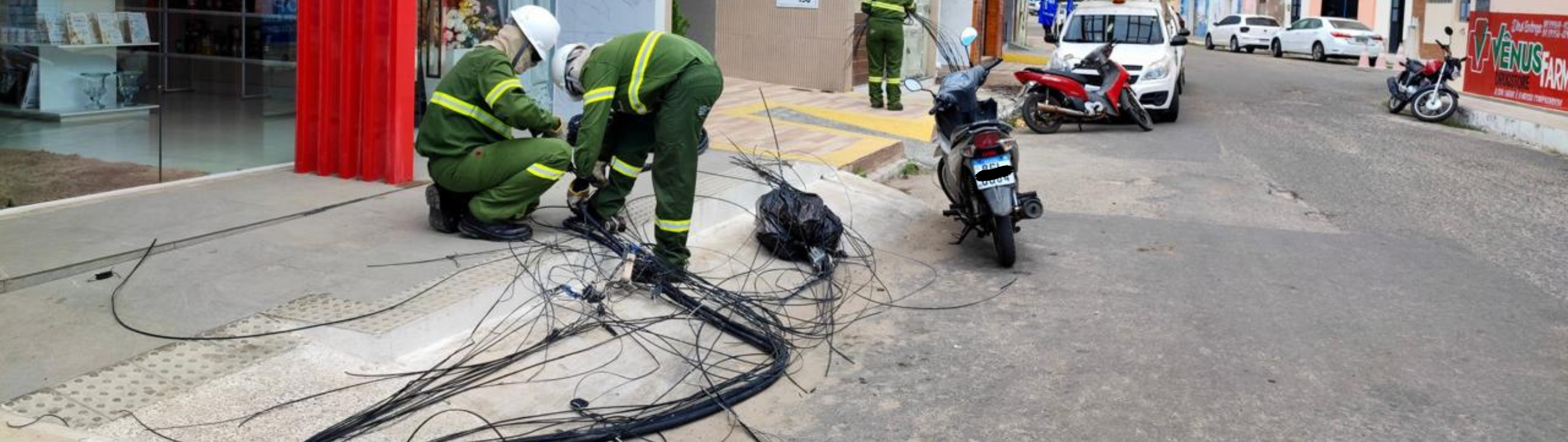 Neoenergia Coelba irá remover cabos irregulares de internet em 19 municípios; confira a agenda da Operação Gatonet 